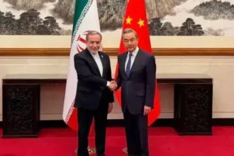 China urge a Irán y EE.UU. a retomar acuerdo de paz y reabrir el estrecho de Ormuz