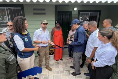 Colombia entrega primeras viviendas a familias afectadas por terremoto