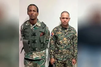 Arrestan cabo del ERD y un civil acusados de secuestrar a dos haitianos en La Caleta
