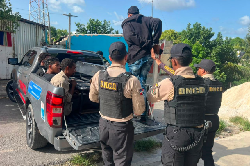 DNCD decomisa más de 10 kilos de presuntas drogas durante operativos en Santo Domingo Norte
