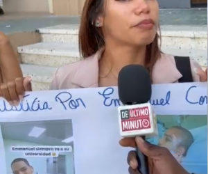 Familiares de joven agredido en Los Praditos claman justicia frente al Palacio de Justicia de Ciudad Nueva