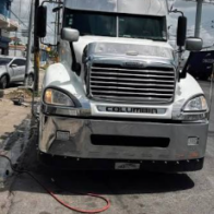 Vuelco de patana cargada de varillas causa fuerte congestión en Expreso V Centenario