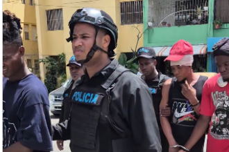 Policía detiene a cinco personas sorprendidas en flagrante delito en San Carlos
