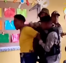 Estudiante habría agredido a maestra y se resistió a ser detenido por agentes policiales