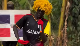 Niños de Uganda sorprenden al bailar al ritmo de música dominicana