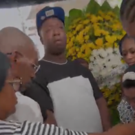 Entre lágrimas y dolor, familiares reciben cuerpo de Diddy Glow en Boca Chica