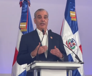 Abinader: “No nos conformamos” y promete profundizar reforma policial tras ataque a agentes en Santiago
