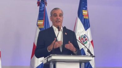 Abinader: “No nos conformamos” y promete profundizar reforma policial tras ataque a agentes en Santiago