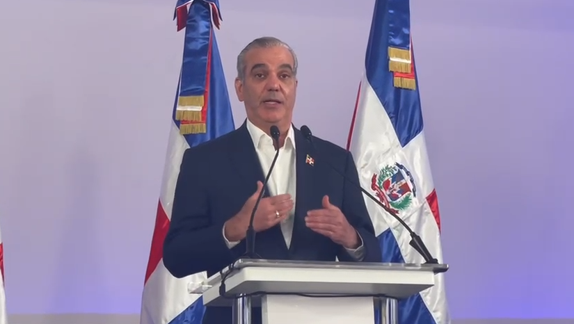 Abinader: “No nos conformamos” y promete profundizar reforma policial tras ataque a agentes en Santiago