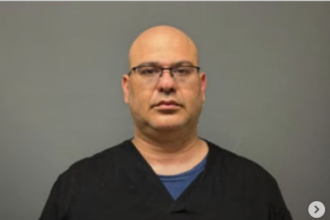 Médico de origen dominicano es arrestado en Connecticut