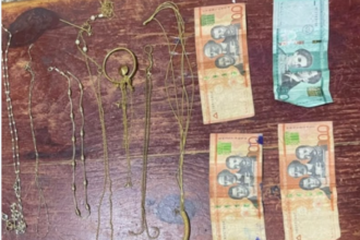 Apresan hombre acusado de robar prendas y dinero en vivienda de Los Jardines del Yaque
