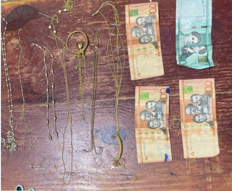 Apresan hombre acusado de robar prendas y dinero en vivienda de Los Jardines del Yaque
