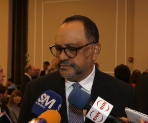 Ministro de Justicia reconoce posible exceso policial, pero dice agentes también sufren violencia