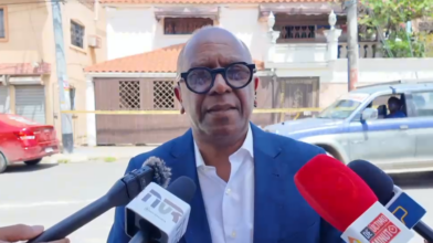 Abogado de Oro Duro cuestiona el tiempo que permanecieron agresores en la vivienda antes de atacar al artista