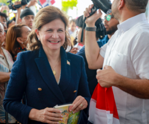 Raquel Peña felicita a jóvenes dominicanos por lograr récord Guinness de lectura