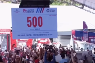 Jóvenes superan las 500 horas de lectura y logran récord Guinness