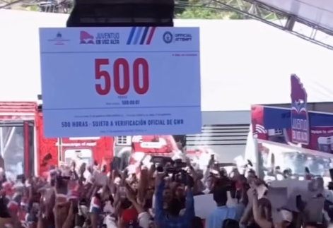 Jóvenes superan las 500 horas de lectura y logran récord Guinness