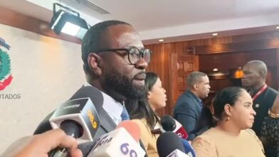 Diputado Carlos de Pérez califica de “desafortunada” advertencia de Abinader a delincuentes en caso Oro Duro