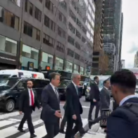 Abinader recorre a pie calles de Nueva York durante su trayecto hacia la Asamblea General de la ONU