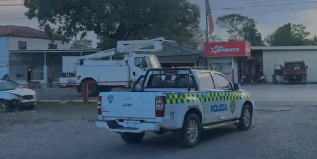 Accidente entre motocicleta y camión deja una niña muerta y una mujer herida