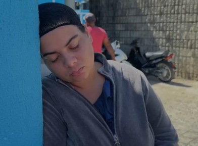 “Él estaba compartiendo con amigos”, dice hermana de joven encontrado sin vida en El Cercado