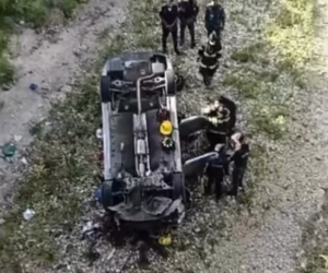 Mujer muere tras vehículo caer al vacío en la carretera Salcedo-Tenares