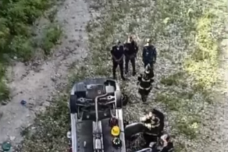 Mujer muere tras vehículo caer al vacío en la carretera Salcedo-Tenares