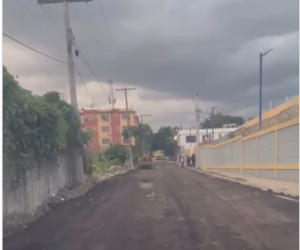 Denuncian deterioro de calle frente a escuela en Cancino