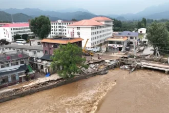 Inundaciones obligan a evacuar a miles de personas en el sur de China