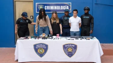 Aplazan para el martes coerción contra tres colombianos acusados de sedar y robar a hombres