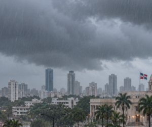 Onda tropical y vaguada provocarán fuertes lluvias en varias provincias