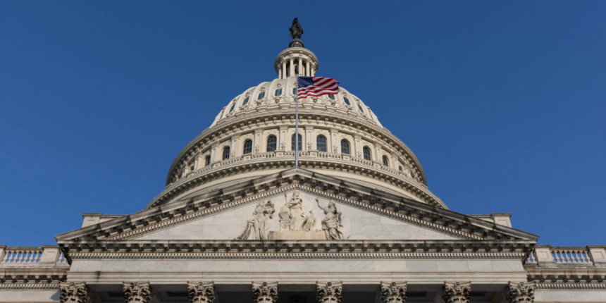 Comienza el voto anticipado para unas elecciones en las que Trump puede perder el Congreso