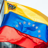 Venezolanos critican que Trump reciba a Delcy Rodríguez mientras los deporta en Florida