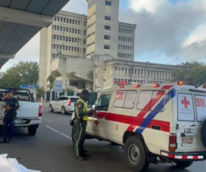 Accidente en Santiago: muere mujer tras motocicleta ser impactada por autobús