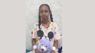 Estudiante de 16 años con enfermedad de Crohn pide ayuda para conseguir tratamiento