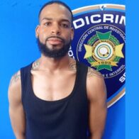 Se entrega hombre vinculado a transferencia de esposa de Yiyo Sarante por caso Julián Oro Duro
