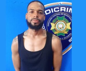 Se entrega hombre vinculado a transferencia de esposa de Yiyo Sarante por caso Julián Oro Duro