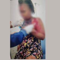 Mujer denuncia que su pareja le propinó 14 estocadas mientras estaba junto a su hija