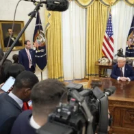 Principales cadenas de EE. UU. suspenden cobertura conjunta de Trump tras veto a medios