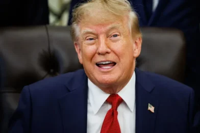 Trump dice que el arco del triunfo de Washington será un complejo militar con drones y francotiradores