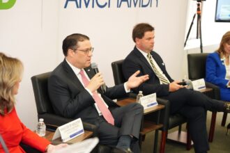 El ministro de Industria, Comercio y Mipymes (MICM), Yayo Sanz Lovatón ante Organización de los Estados Americanos (OEA).