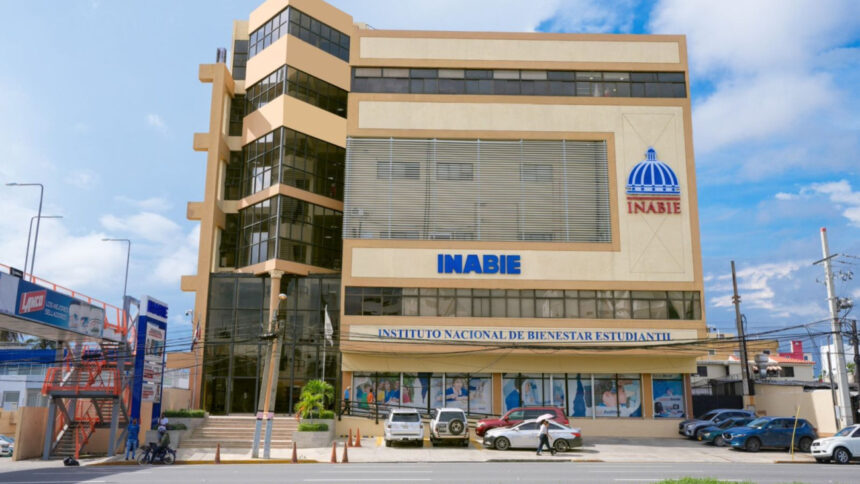 INABIE activa protocolos tras 22 estudiantes presentar malestares gastrointestinales en Villa González