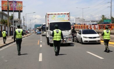 INTRANT y DIGESETT fiscalizan 41 vehículos pesados por circular en carril izquierdo