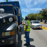 INTRANT, DIGESETT y MOPC fiscalizan 28 vehículos pesados por circular sin autorización
