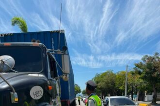 INTRANT, DIGESETT y MOPC fiscalizan 28 vehículos pesados por circular sin autorización