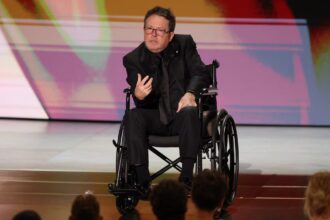 Michael J. Fox recibe premio humanitario en los Emmy 2026 por su lucha contra el Parkinson