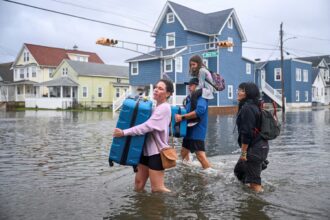 Nor’easter provoca inundaciones y apagones en la costa este de Estados Unidos