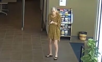 Una mujer de 71 años murió abatida por la policía tras disparar dentro de una comisaría de Florida