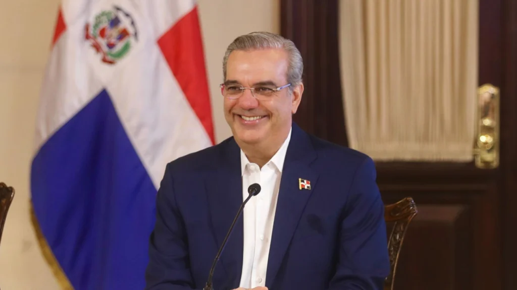 Abinader retoma este miércoles sus encuentros con periodistas en el Palacio Nacional