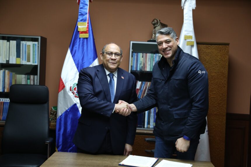 MESCyT y Arajet impulsarán formación de profesionales para expansión de la industria aeronáutica
